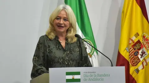 Mercedes Colombo durante su intervenci&oacute;n en C&aacute;diz en el D&iacute;a de la Bandera de Andaluc&iacute;a
