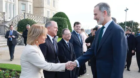 La alcaldesa de Jerez saludado al Rey Felipe VI en su llegada al Congreso de Presidentes