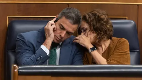 Pedro S&aacute;nchez, junto a la vicepresidenta del Gobierno Mar&iacute;a Jes&uacute;s Montero (1)