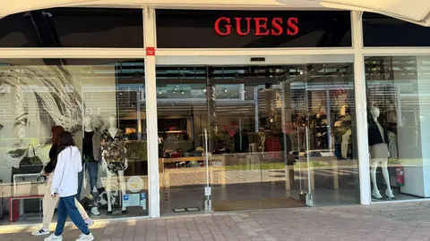 Tienda GUESS en PC Luz Shopping de Jerez - Cristo Garc&iacute;a
