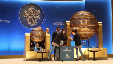 Los ni&ntilde;os de San Ildefonso han vuelto a repartir suerte en Andaluc&iacute;a