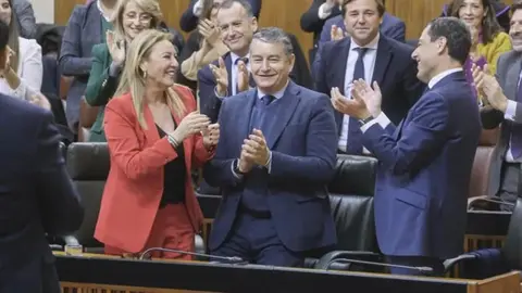 Juanma Moreno, junto a Antonio Sanz y Carolina Espa&ntilde;a