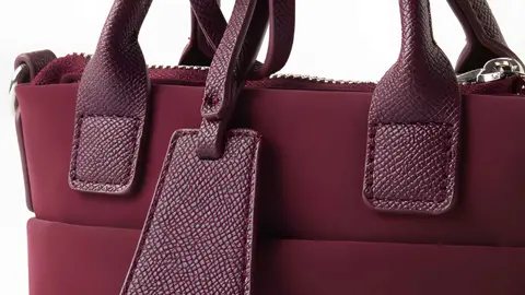 Bolsa tote con textura aterciopelado de Parfois