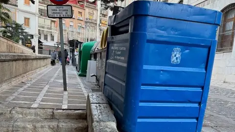 Un contenedor de papel y cart&oacute;n en el centro de Ja&eacute;n