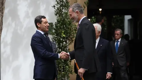 Juanma Moreno y Felipe VI, en un acto en Ronda