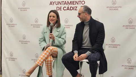 Beatriz Gandullo y Manolo Morera, durante la presentaci&oacute;n de las Preuvas en C&aacute;diz