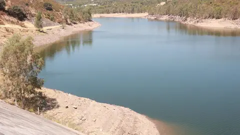 Vista general del embalse de Aznalc&oacute;llar