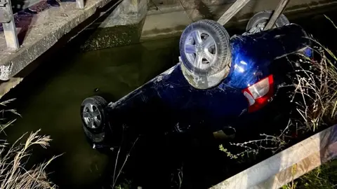 Rescate del veh&iacute;culo accidentado por los bomberos | CBPC