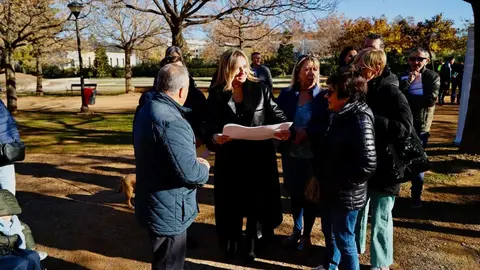 La alcaldesa de Granada Marifr&aacute;n Carazo, ha visitado uno de los parques