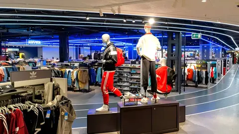 El Corte Ingl&eacute;s, secci&oacute;n Adidas en Gran Via