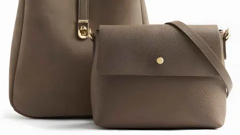 Bolso de hombro de piel con neceser extra&iacute;ble y cierre de bot&oacute;n en liso de Parfois