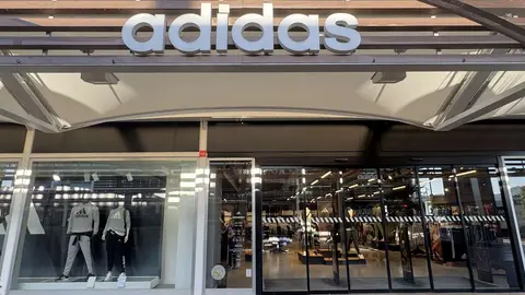Tienda Adidas, Luz Shopping, Jerez - Cristo Garc&iacute;a