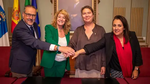 La alcaldesa Pilar Miranda ha presidido la firma del convenio de colaboraci&oacute;n