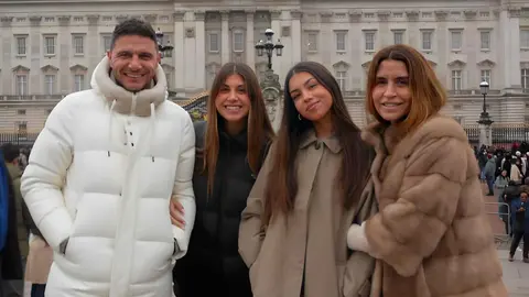 Joaqu&iacute;n S&aacute;nchez, Susana Saborido y sus hijas Daniela y Salma durante su viaje a Londres | @joaquinarte