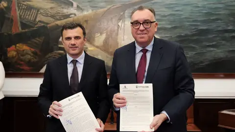 La firma del convenio ha tenido lugar en el Ayuntamiento de C&aacute;diz