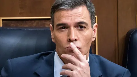 Pedro S&aacute;nchez encara 2025 asediado por la corrupci&oacute;n