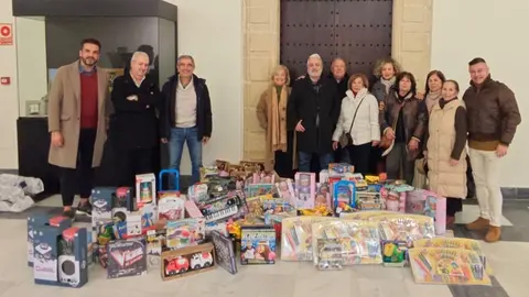 La Asociaci&oacute;n de los Reyes Magos de Jerez ha enviado regalos a los ni&ntilde;os de Valencia