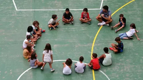 Alumnos de Primaria durante una actividad extraescolar en su centro