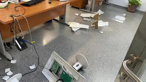Destrozos en el centro de salud de las Delicias