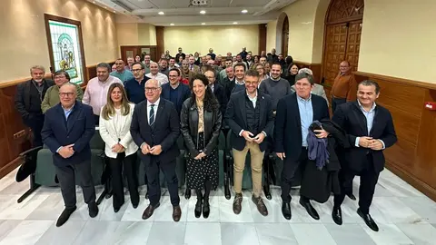 Imagen de las autoridades en el acto de formalizaci&oacute;n de las ayudas