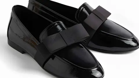 Mocasines de charol con lazo en Parfois