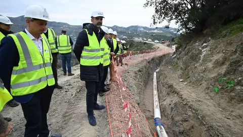 Fern&aacute;ndez-Pacheco, durante su visita a una de las obras del Plan PARRA