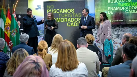 Antonio Orozco y Mar&iacute;a Moreno han sido los invitados estelares a la presentaci&oacute;n de la apuesta de C&aacute;diz en Fitur