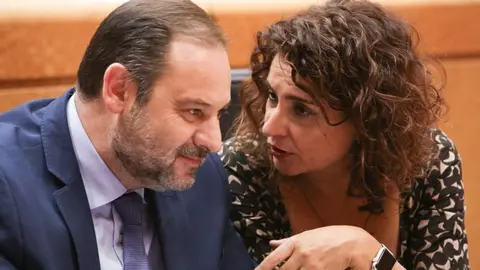 Mar&iacute;a Jes&uacute;s Montero, junto a Jos&eacute; Luis &Aacute;balos