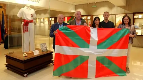 EAJ-PNV junto a miembros de la&nbsp;Euskadiko Euskal Pilota Federakuntza