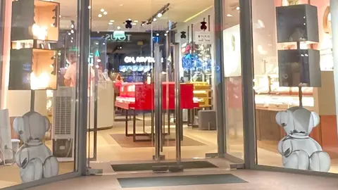 Entrada de tienda y joyer&iacute;a Tous