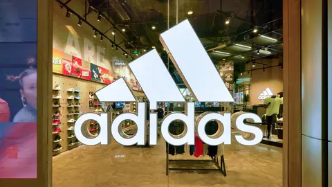 Escaparate tienda Adidas