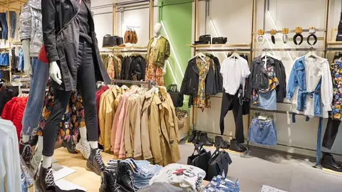 Interior de tienda Stradivarius - Grupo Inditex