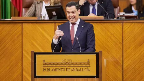 Juanma Moreno, durante una comparecencia en el Parlamento | Salvador L&oacute;pez Medina