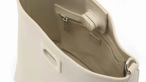 Bolso de hombro multiposici&oacute;n con cierre de bot&oacute;n en liso de Parfois