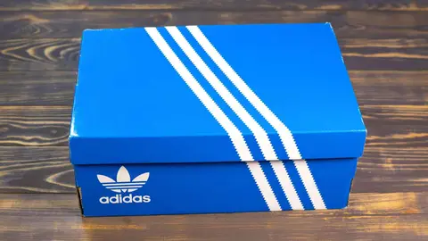 Caja de zapatillas de Adidas