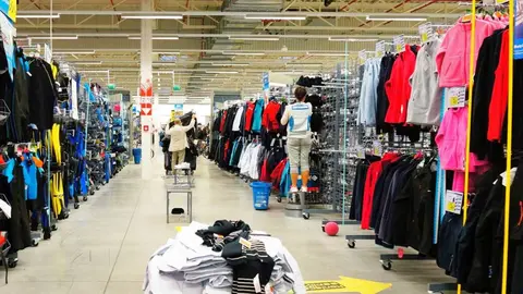 Interior de tienda Decathlon