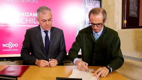 Jos&eacute; Luis Sanz firma los tr&aacute;mites para otorgar a los vecinos de La Bachillera la propiedad de sus viviendas | @jlsanzalcalde