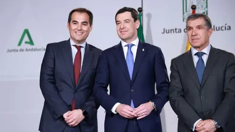 Jos&eacute; Antonio Nieto, junto a Juanma Moreno y Lorenzo del R&iacute;o