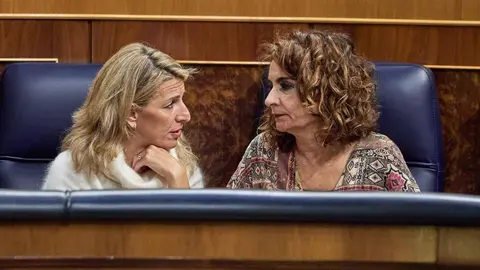 Mar&iacute;a Jes&uacute;s Montero, junto a la tambi&eacute;n vicepresidenta del Gobierno Yolanda D&iacute;az