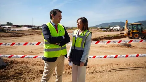 Jos&eacute; Mar&iacute;a Bellido y Roc&iacute;o D&iacute;az, durante su visita a las obras