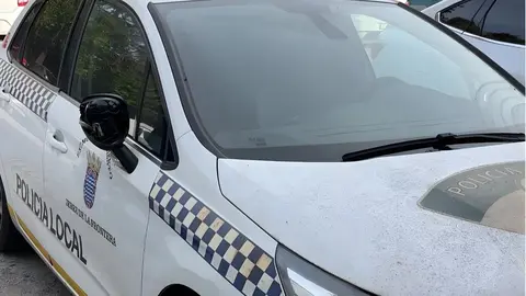 Coche de la Polic&iacute;a Local en la antigua Jefatura de El Almendral