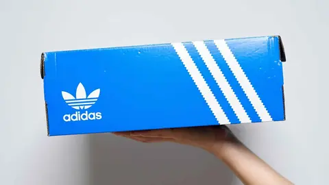 Caja de zapatillas Adidas