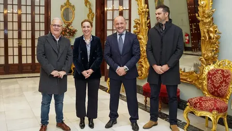 La presidenta de la Diputaci&oacute;n Almudena Mart&iacute;nez ha confirmado su acuerdo al sector pesquero