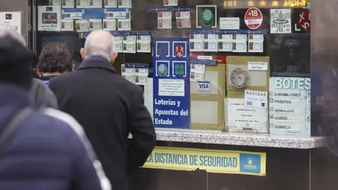 Cola en una administraci&oacute;n de Loter&iacute;as