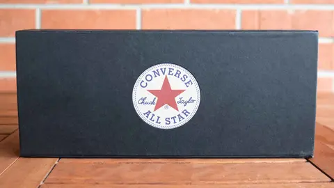 Caja de zapatillas Converse