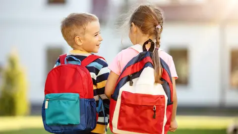 Ni&ntilde;os en el colegio