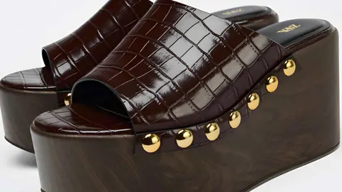 Cu&ntilde;a de plataforma con relieve de Zara