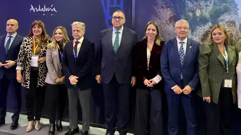 Almudena Martinez con el consejero de Turismo en la ITB