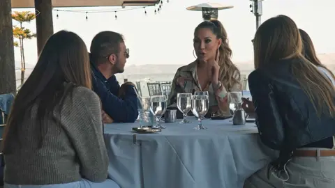 Susana enga&ntilde;a a Joaqu&iacute;n con la doble de Jennifer L&oacute;pez | Antena 3