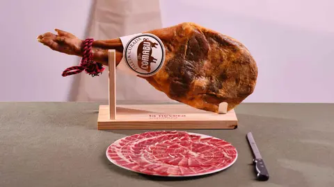 Comabu - Kit con Paleta 50% Duroc, Jamonero, Cuchillo y Delantal de La Nevera Espa&ntilde;ola